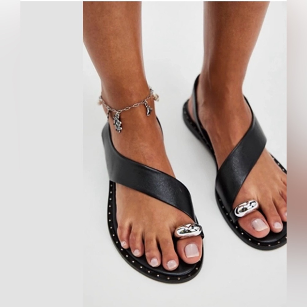 NEW WITHOUT BOX  CARMEL BY THE SEA SANDALS 🖤🖤
